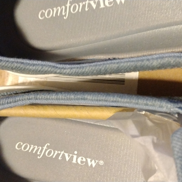 2/$25 Comfort view shoes - Picture 2 of 4